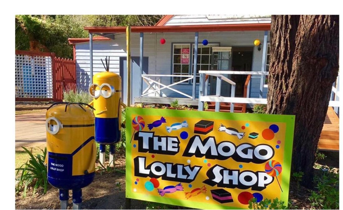 Mogo Lolly shop sign